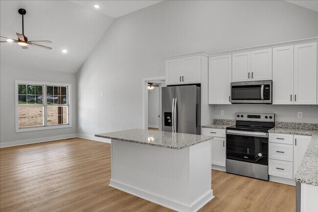Building Photo - BRAND NEW! 3 Bed 2 Bath Home in McMinnville