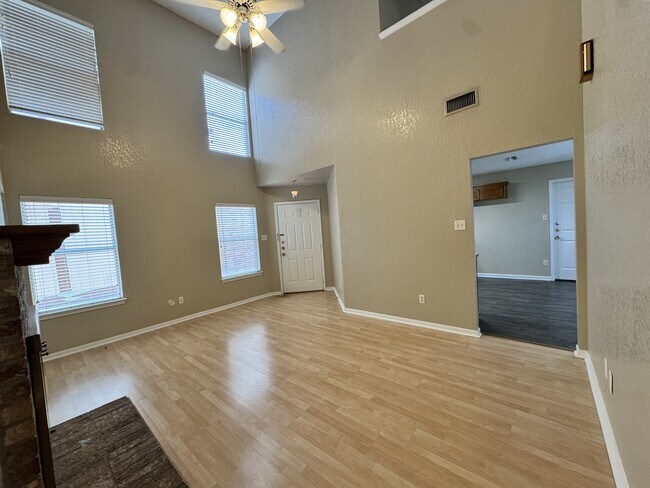 Foto del edificio - 2141 Redwing Way
