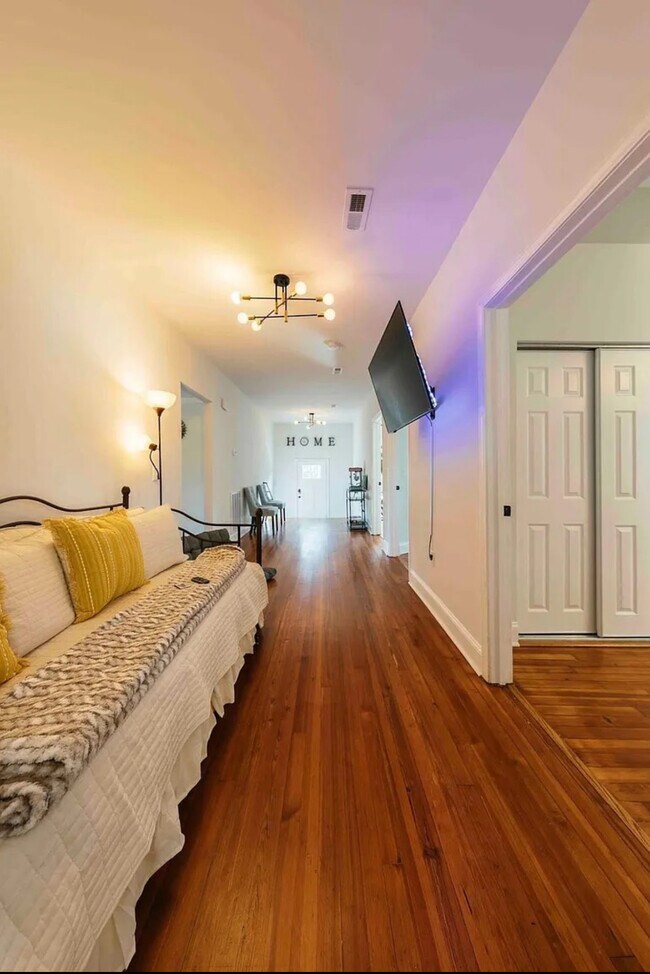 Foto del edificio - 1306 N Mangum St