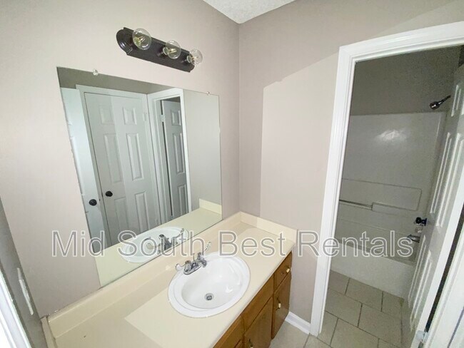 Building Photo - 4596 Summer Creek E