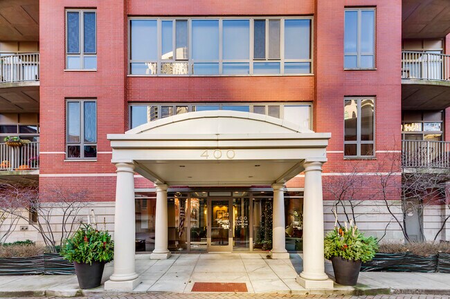 Foto del edificio - 400 N Clinton St