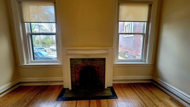 Building Photo - 223 S Cherry St