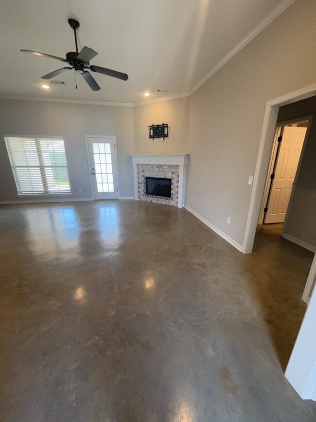 Building Photo - 1502 Arcadia Ln