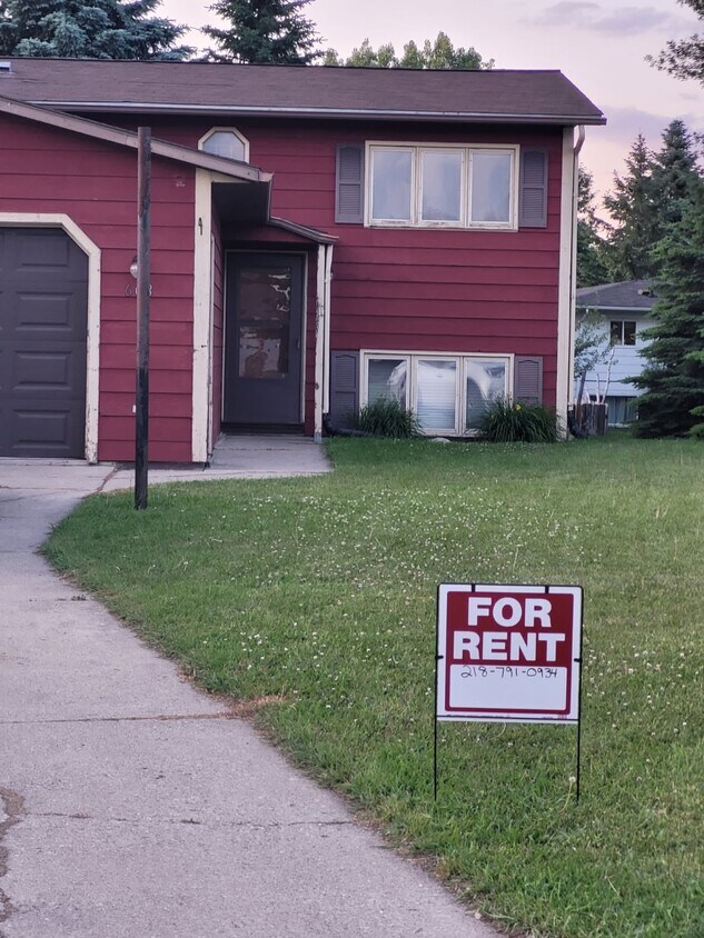 Foto principal - 608 41st Ave S