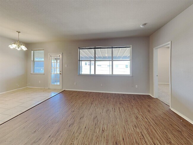 Building Photo - Freshly Updated, Move-In Ready, and Waiting for You!