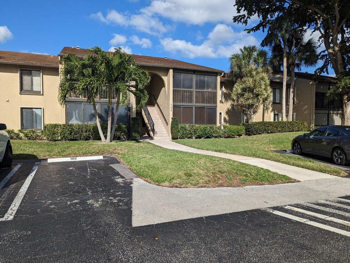 702 Sunny Pine Way Unit G1, Greenacres, FL 33415 Condo for Rent in Greenacres, FL