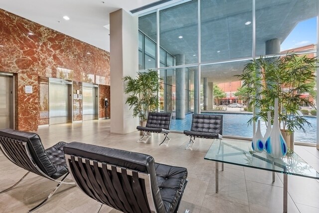Foto principal - 1720 Maple Ave