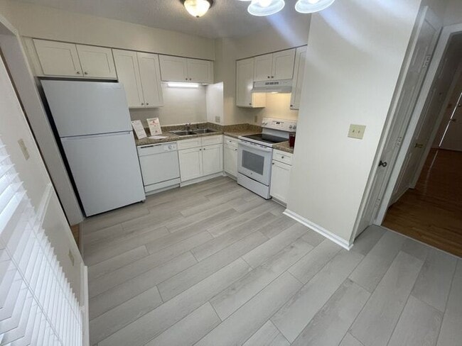 Building Photo - Townhome For Rent