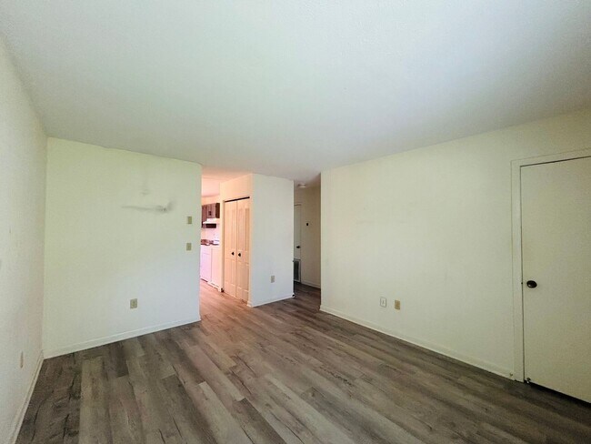 Foto del edificio - 2 Bedroom 1 Bath Duplex