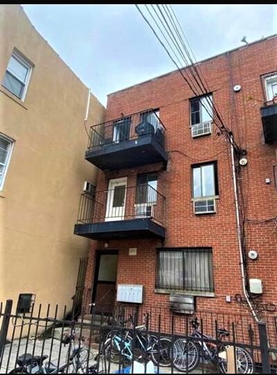 BUILDING - 10119 Martense Ave
