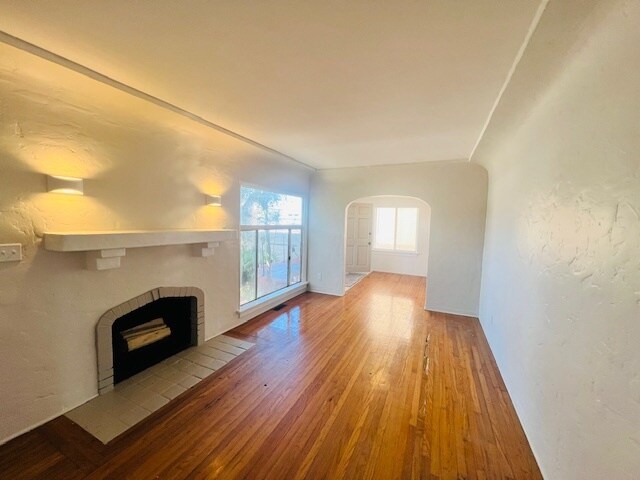 Building Photo - 4766 Point Loma Ave