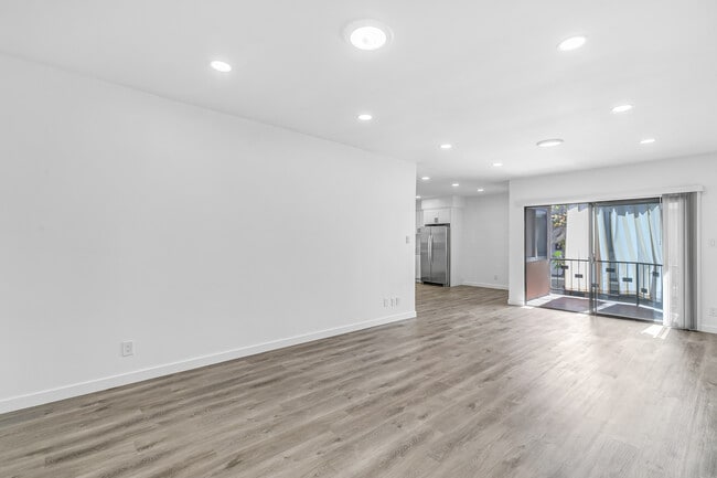 Building Photo - 4544 Colbath Ave