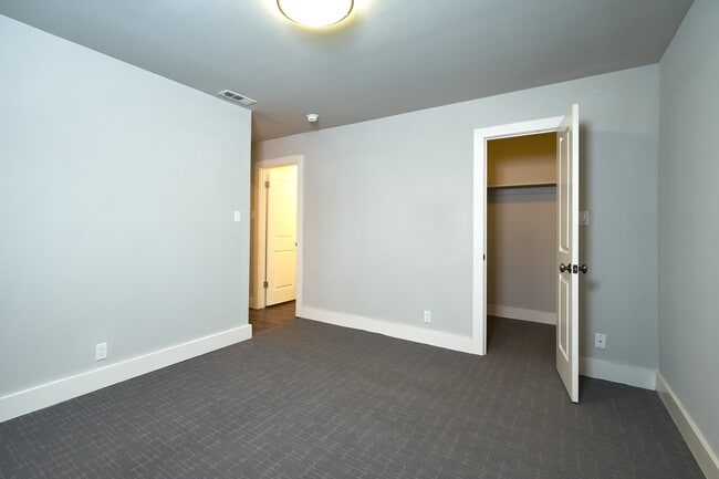 Alamo #20 bed2 (1) - Allure Apartments
