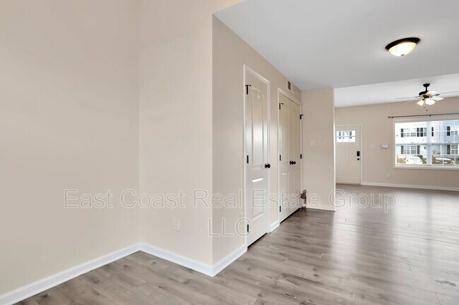 Building Photo - 30 Baltic Ct