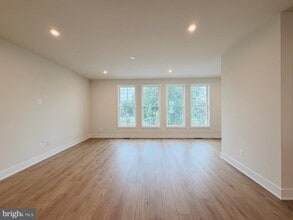 Building Photo - 135 Heyford Dr