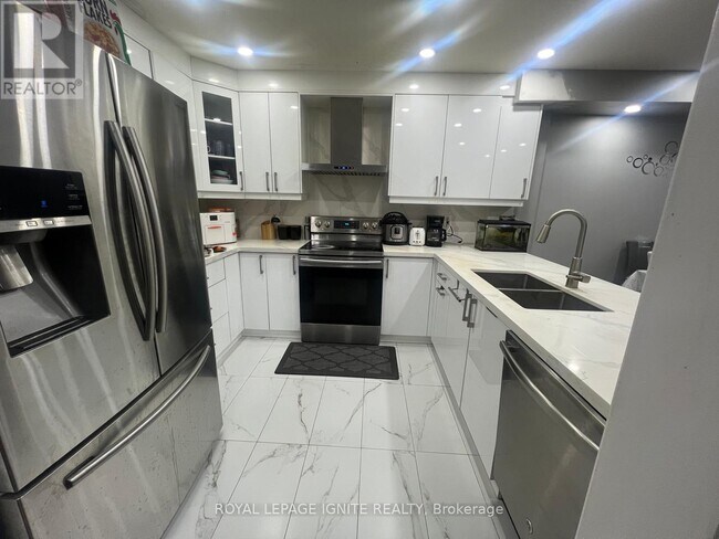 Building Photo - 3964 Coachman Cir