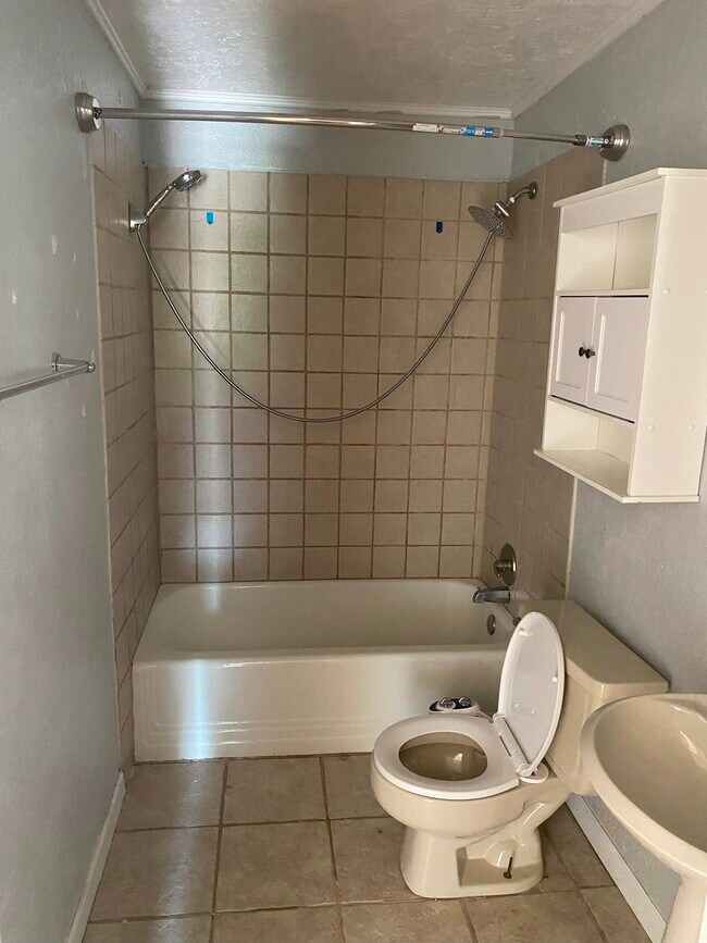 Foto del edificio - 325 E Duffy St