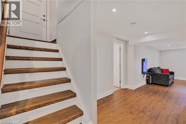 Photo du bâtiment - 125 Warren Ave