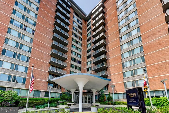 Building Photo - 1 E University Pkwy