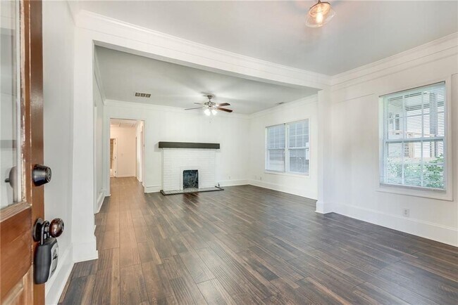 Foto del edificio - 244 Laurel Ave SW