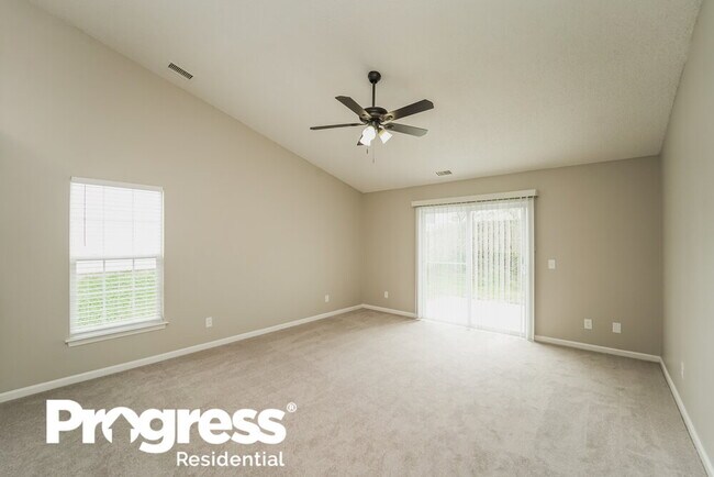 Foto del edificio - 8232 Fox Swamp Rd