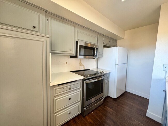 Building Photo - Beautiful Condo For Rent