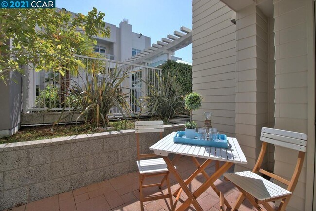 Foto del edificio - 1655 N California Blvd