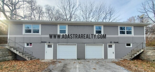 Building Photo - Completely Renovated Duplex in KCK, Beauti...