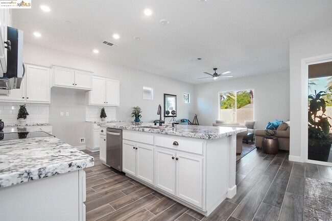 Building Photo - 116 Heirloom Dr