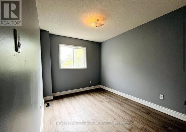 Photo du bâtiment - 1050 Bristol Rd W