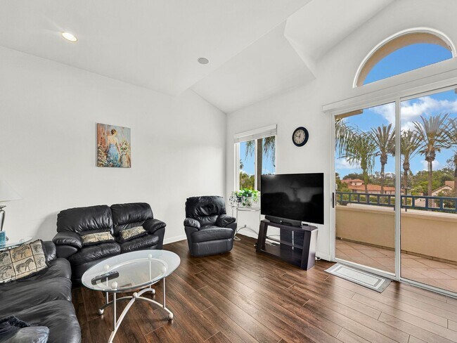 Building Photo - LOVELY POINTE AT MALIBU CONDO!