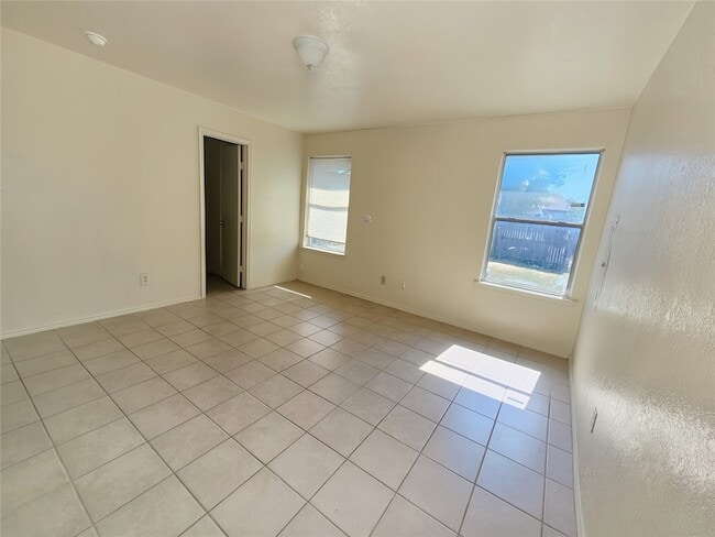 Foto del edificio - 2700 Rustic Frst Rd