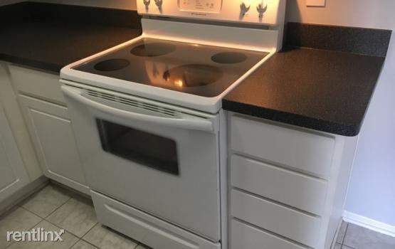 Building Photo - 2 br, 1 bath Condo - 7633 Manor Cir Apt 202