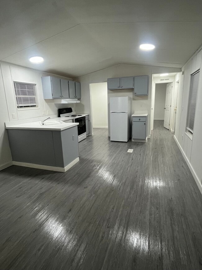 Building Photo - 193 Denzil Dr