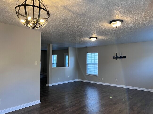 Building Photo - 12875 Old Glory Dr