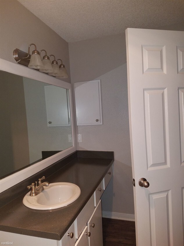 Foto principal - 6000 Woodlake Pky