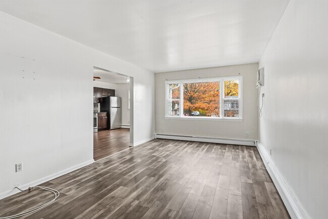 Foto del edificio - 2 Raydol Ave