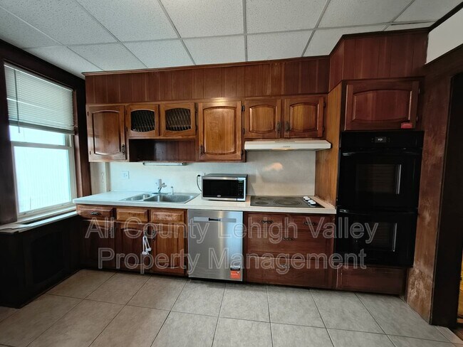 Building Photo - 634 Seitz St