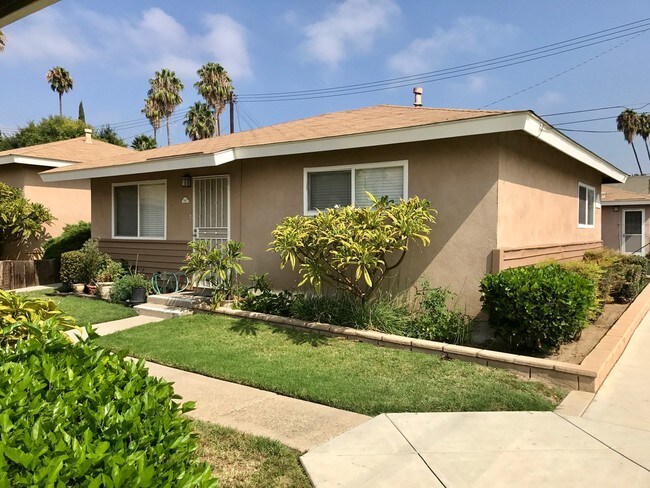 Building Photo - 203-247 S Monte Vista St