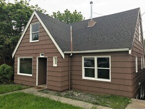 Building Photo - 1714 N Wycoff Ave
