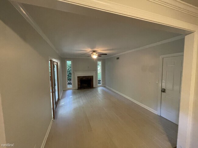 Building Photo - 5 br, 2.5 bath House - 3617 Carriage Dr