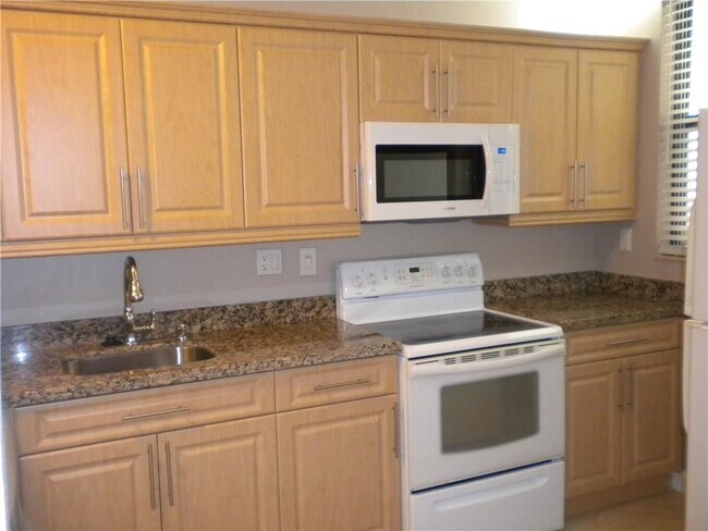 Building Photo - 8429 Forest Hills Dr
