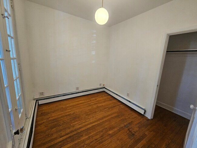 Foto del edificio - 4519 N Artesian Ave