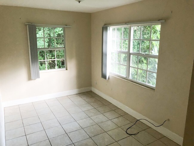 Foto del edificio - 214 E Drury Ave