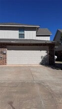 Building Photo - 2201 Buena Vida Ln