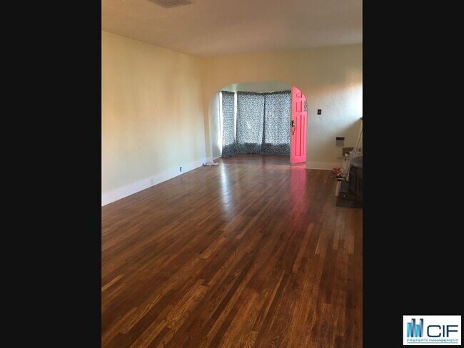 Building Photo - 728 Riverside Ave
