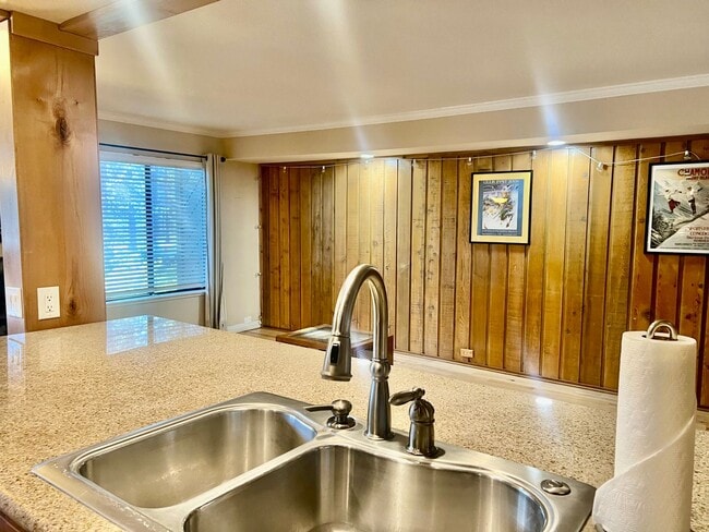 Building Photo - For Rent: Updated 1 Bed, 1 Bath Unit in Sunshine Village, Mammoth Lakes, CA