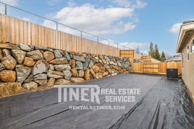 Foto del edificio - Modern new build 4 bedroom 2 bath in Sacra...