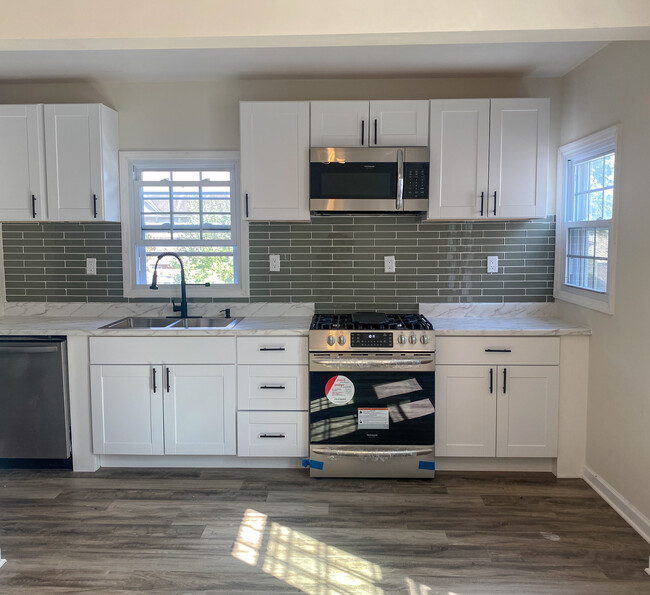 Kitchen - 44 Fairview Ave