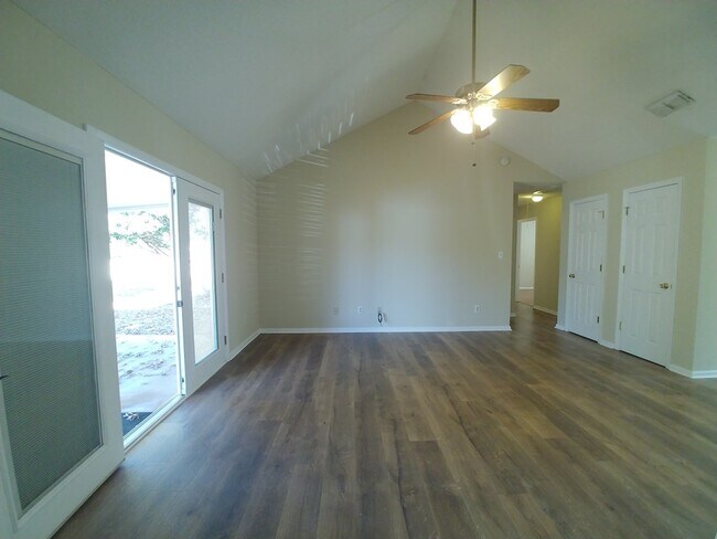 Building Photo - 105 Indianola Ct